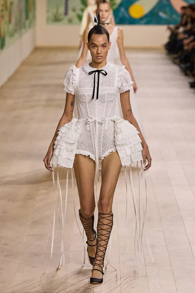Look 14